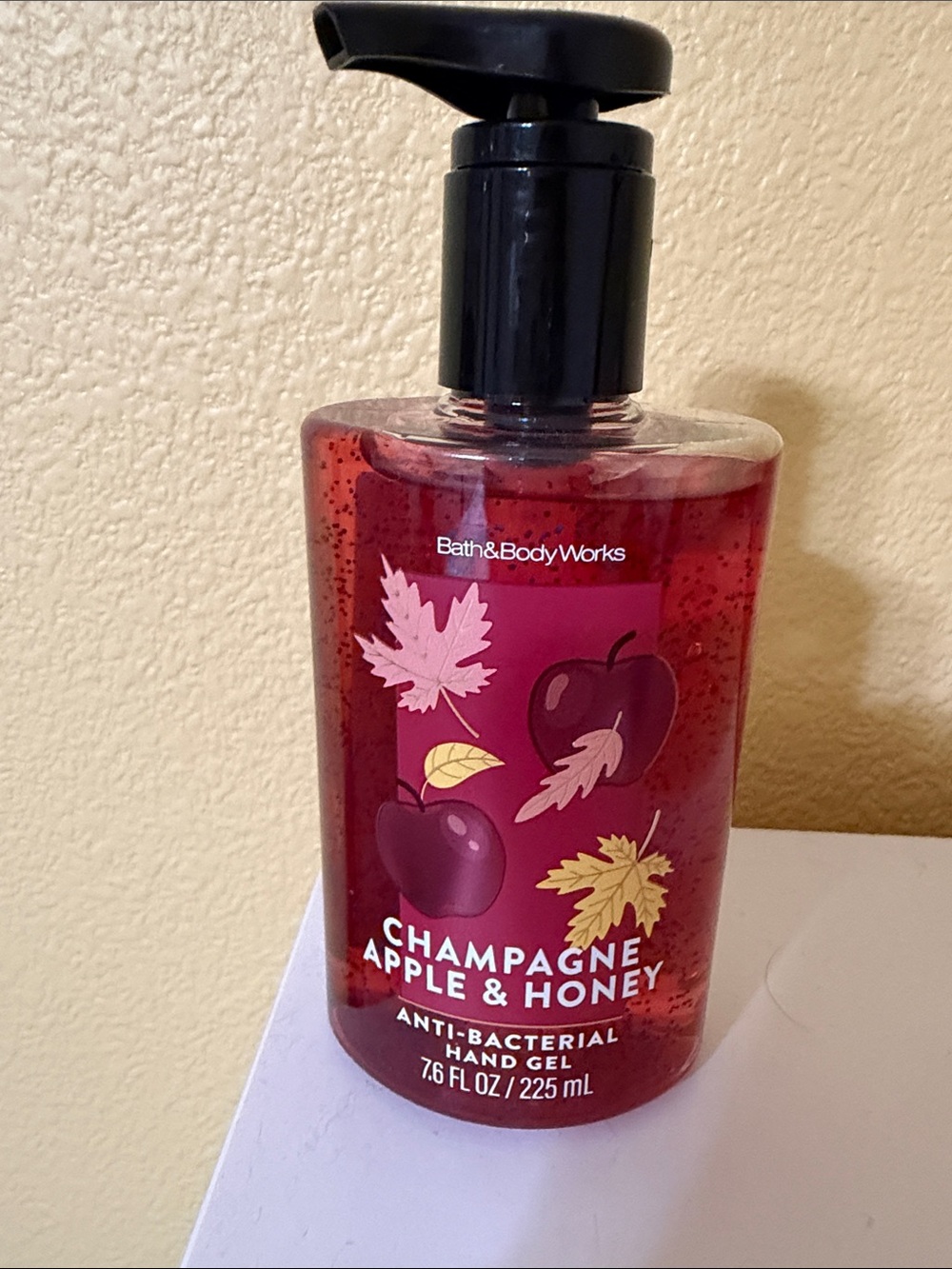 Bath & Body Works Champagne Apple & Honey Hand Gel — Red